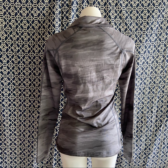 Under Armor Quarter Zip - Picture 4 of 5